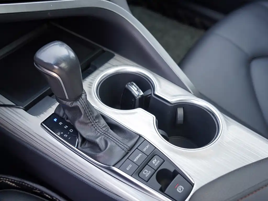Toyota Camry 2020 — фото 16