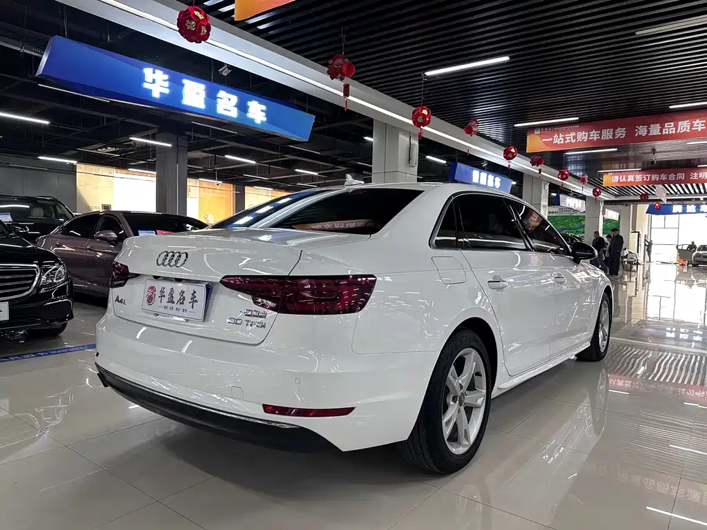 Audi A4L 2018