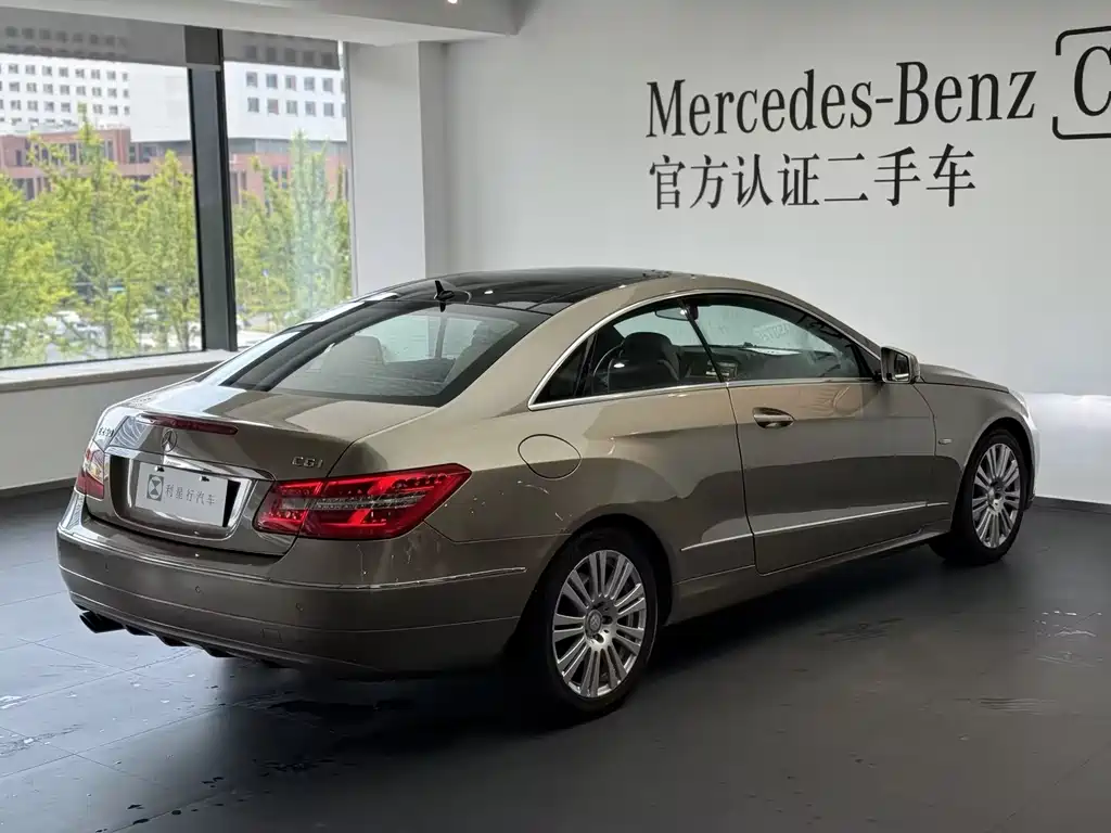 Mercedes-Benz E-Class 2010 — фото 17