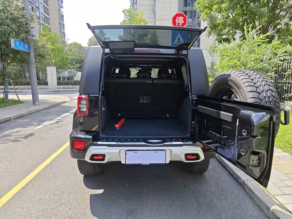 BAIC BJ40 2023 — фото 11