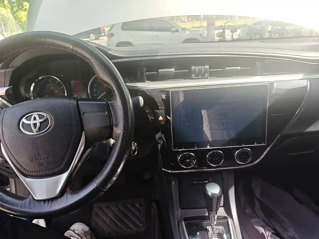 Toyota Corolla 2016 — фото 10