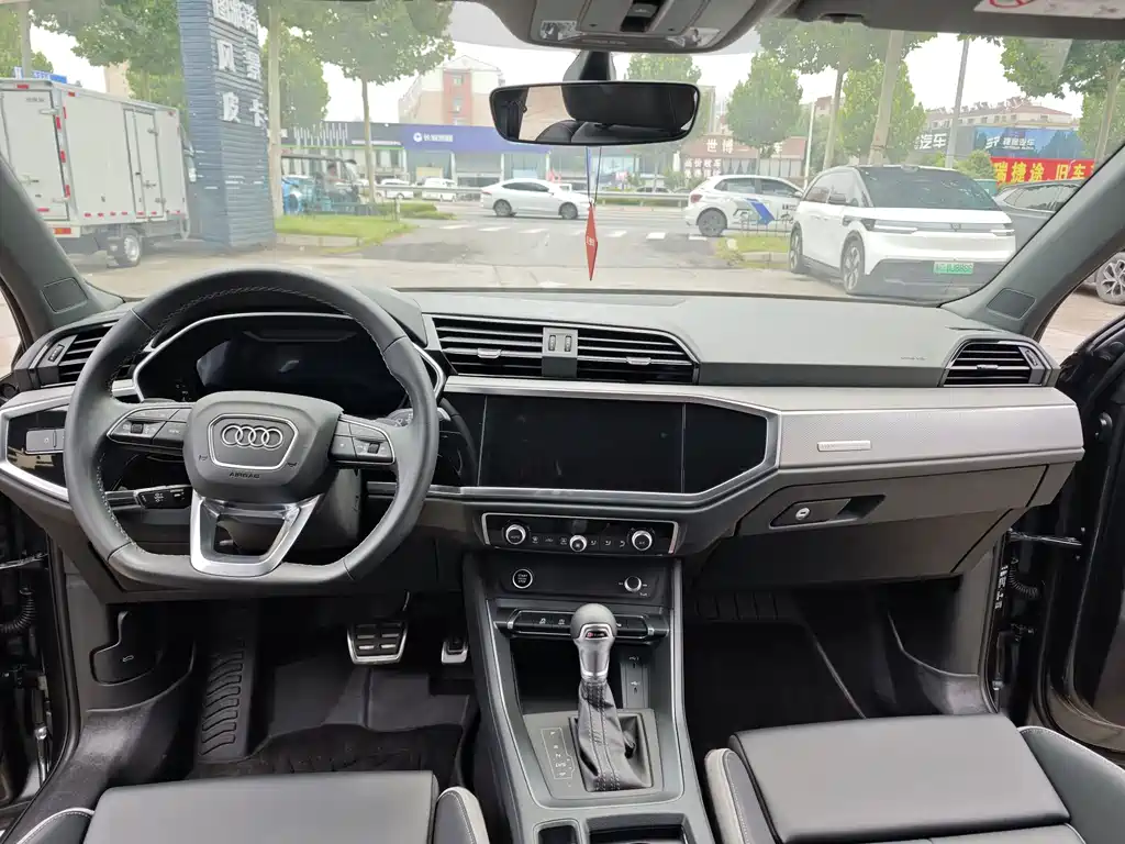 Audi Q3 2023 — фото 13