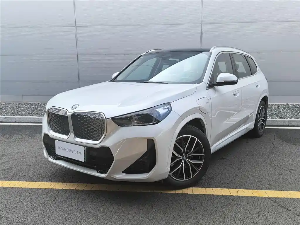 BMW iX1 2025