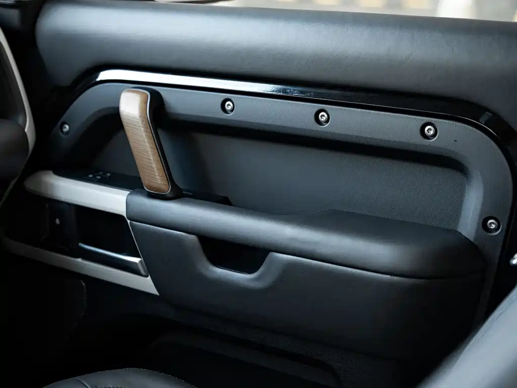Land Rover Defender 2022 — фото 14