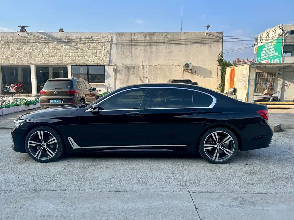 BMW 7 Series 2019 — фото 12