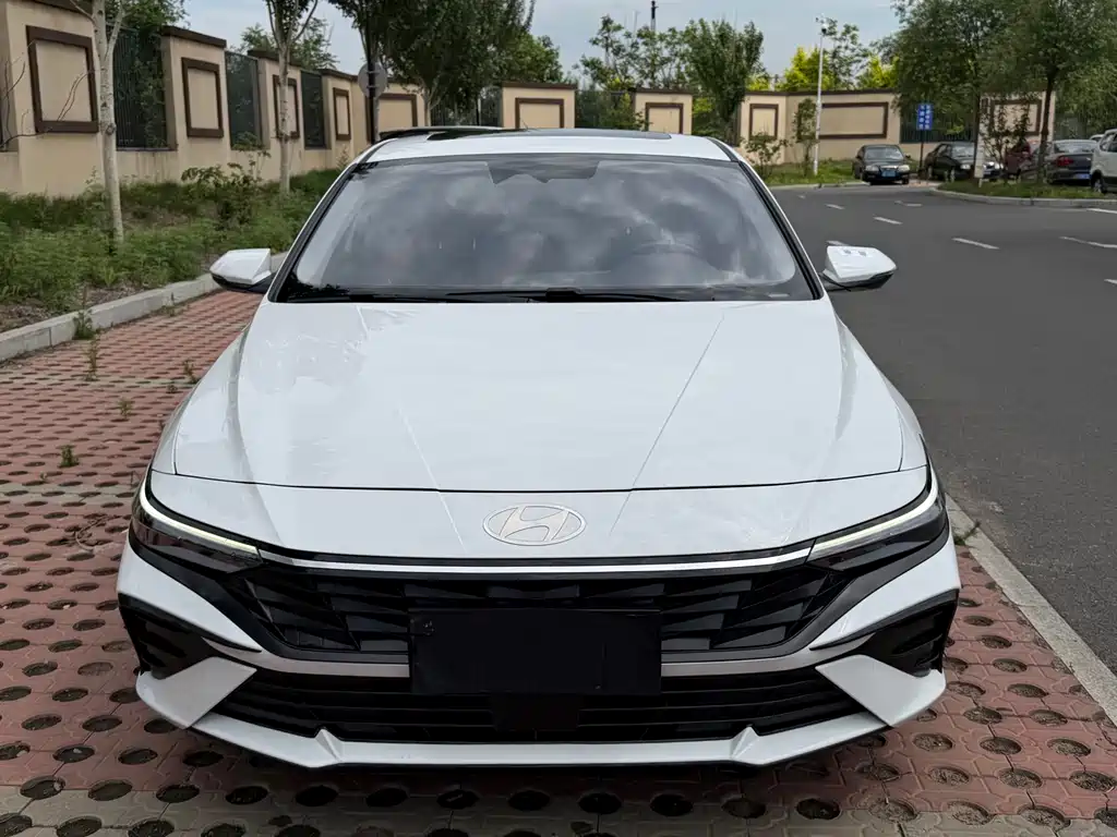 Hyundai Elantra 2023