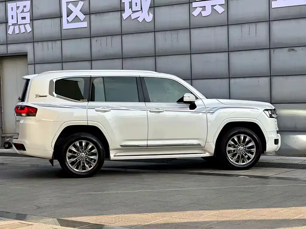 Toyota Land Cruiser 2024 — фото 11