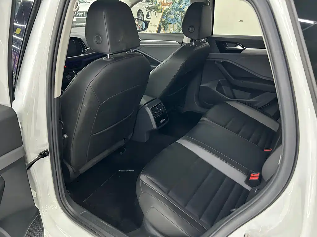 Volkswagen Sagitar 2022