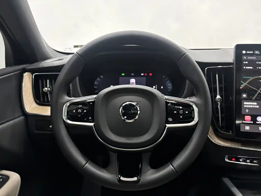 Volvo XC60 2025 — фото 14