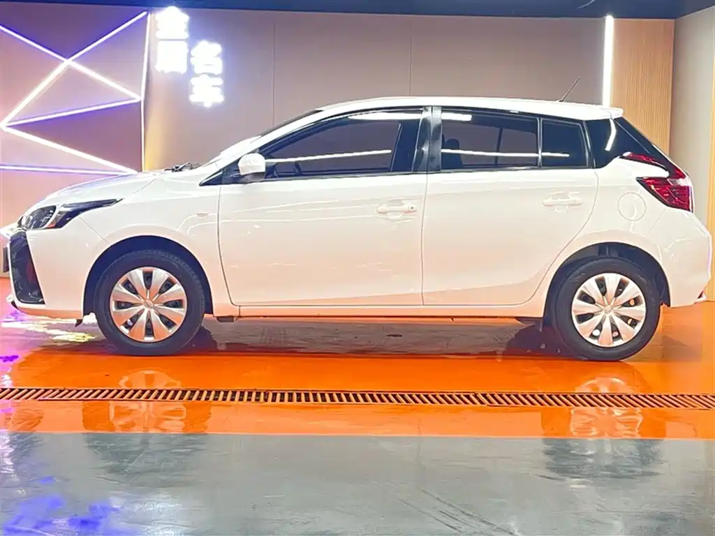 Toyota Yaris L 2020 — фото 8