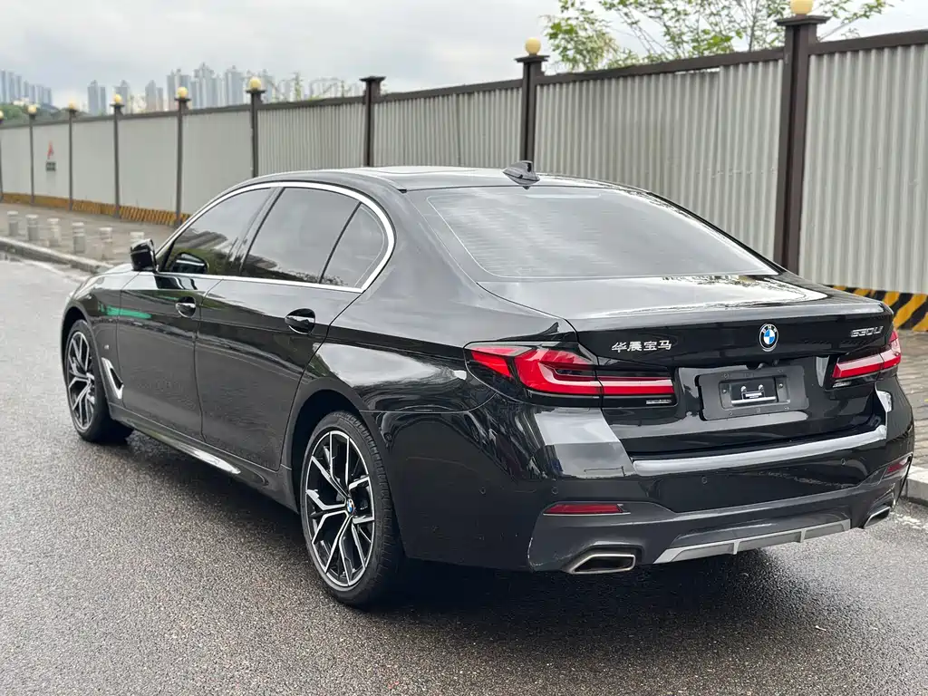 BMW 5 Series 2023 — фото 11