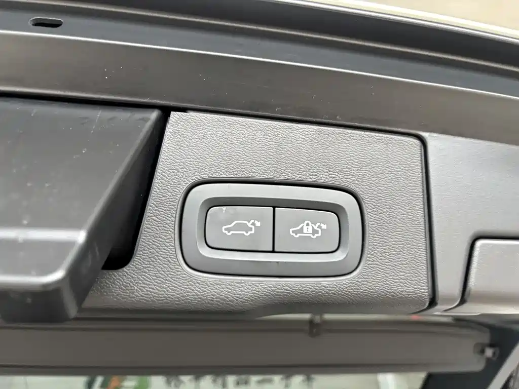 Volvo XC60 2025 — фото 27