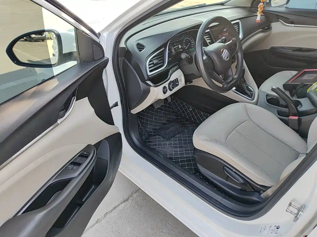 Buick Excelle 2017 — фото 12