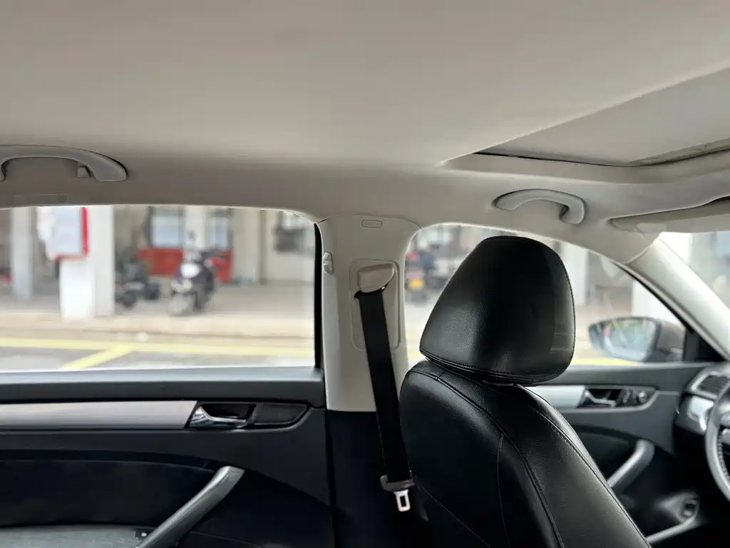 Volkswagen Passat 2015 — фото 25