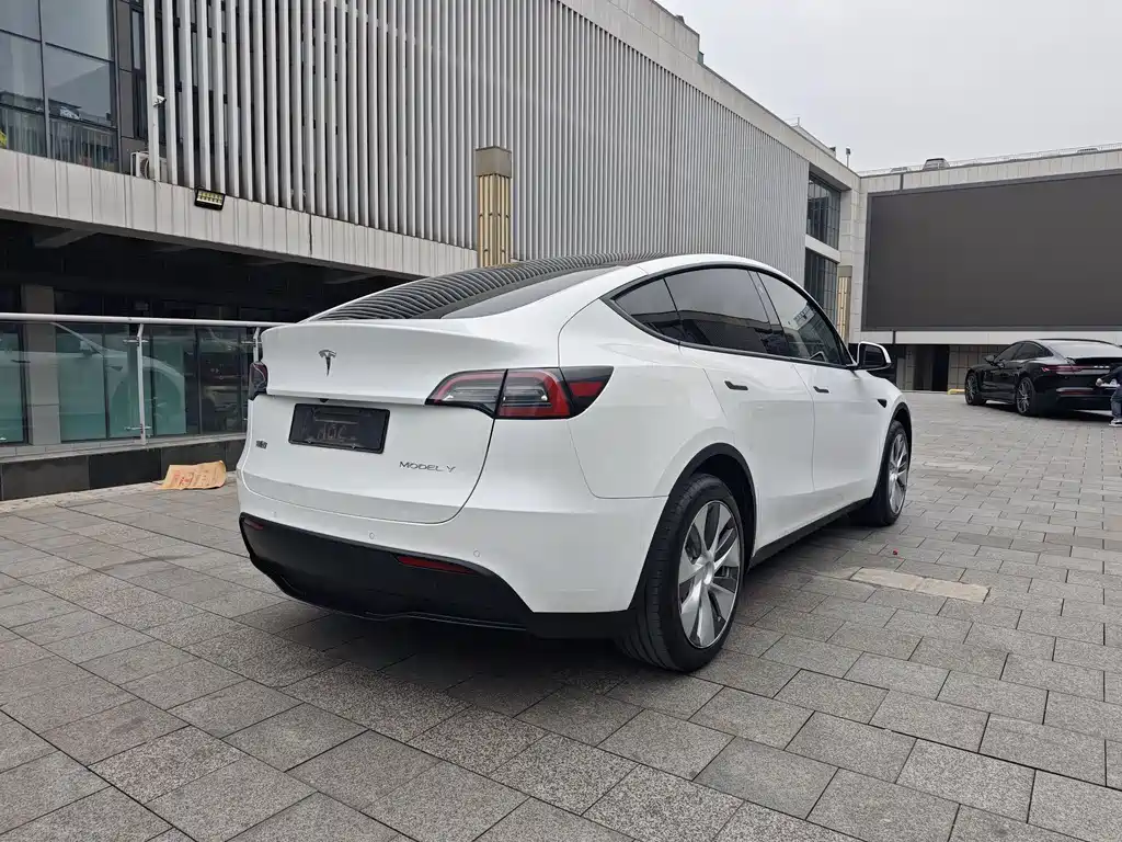 Tesla Model Y 2022 — фото 14