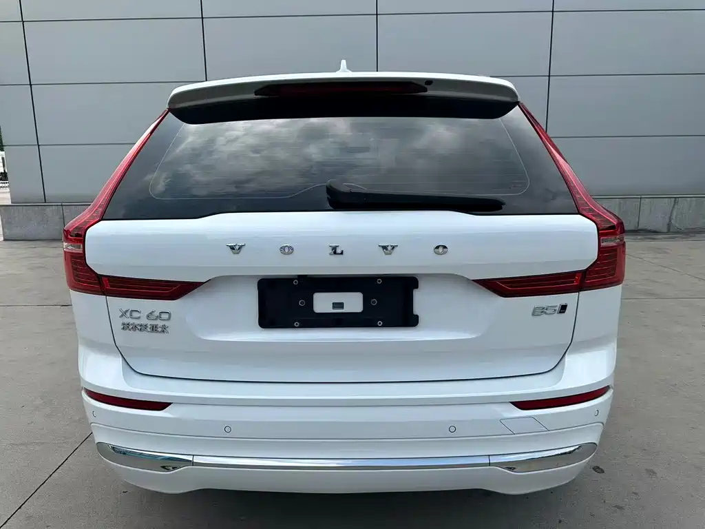Volvo XC60 2023 — фото 16