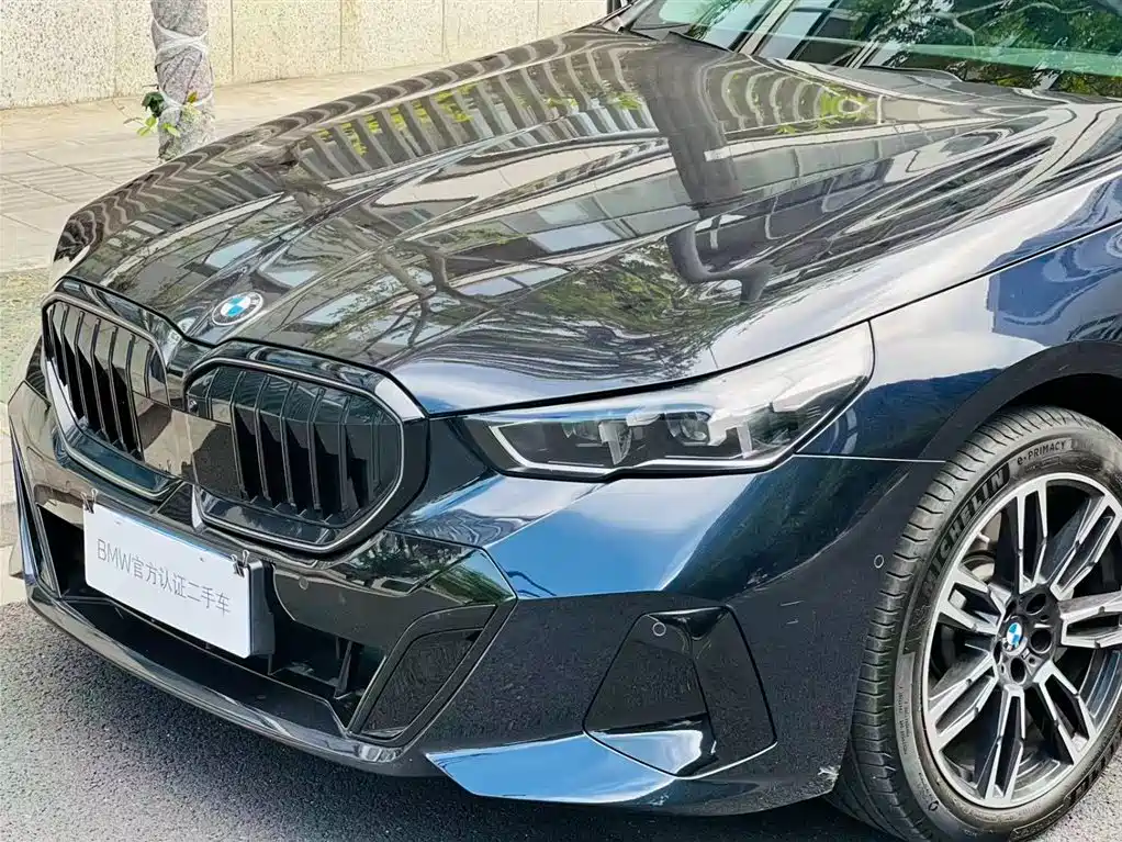 BMW 5 Series 2025 — фото 7