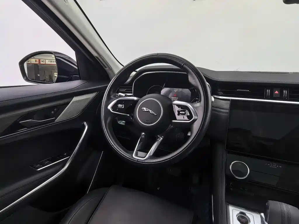 Jaguar F-PACE 2021 — фото 11