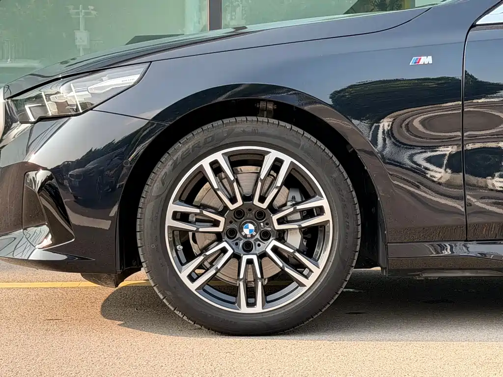 BMW 5 Series 2025