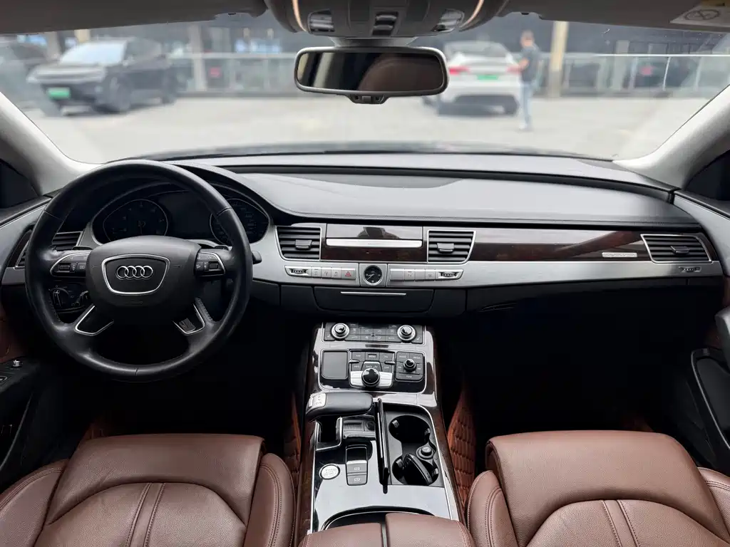 Audi A8 2017 — фото 12