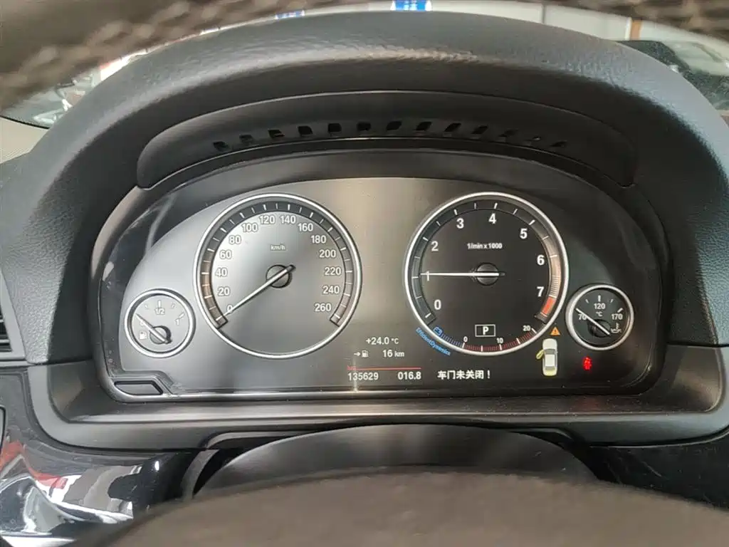 BMW 5 Series 2015 — фото 12
