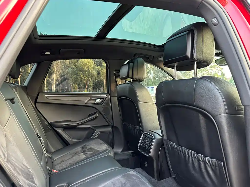 Porsche Macan 2018 — фото 13