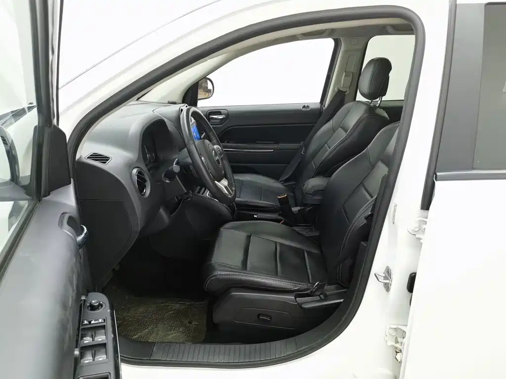 Jeep Compass 2013 — фото 10