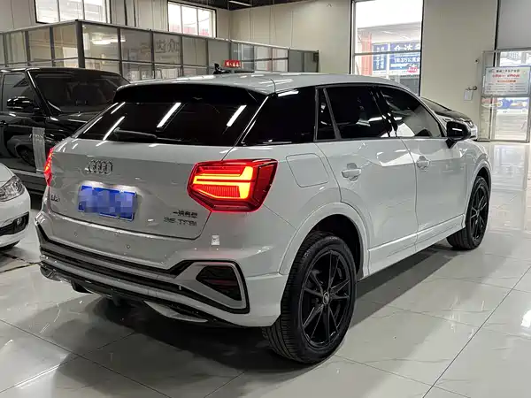 Audi Q2L 2023