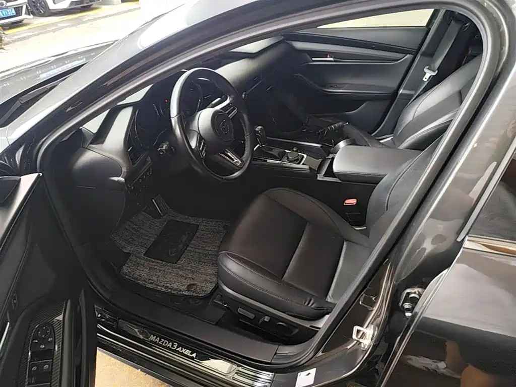 Mazda 3 Axela 2020 — фото 15