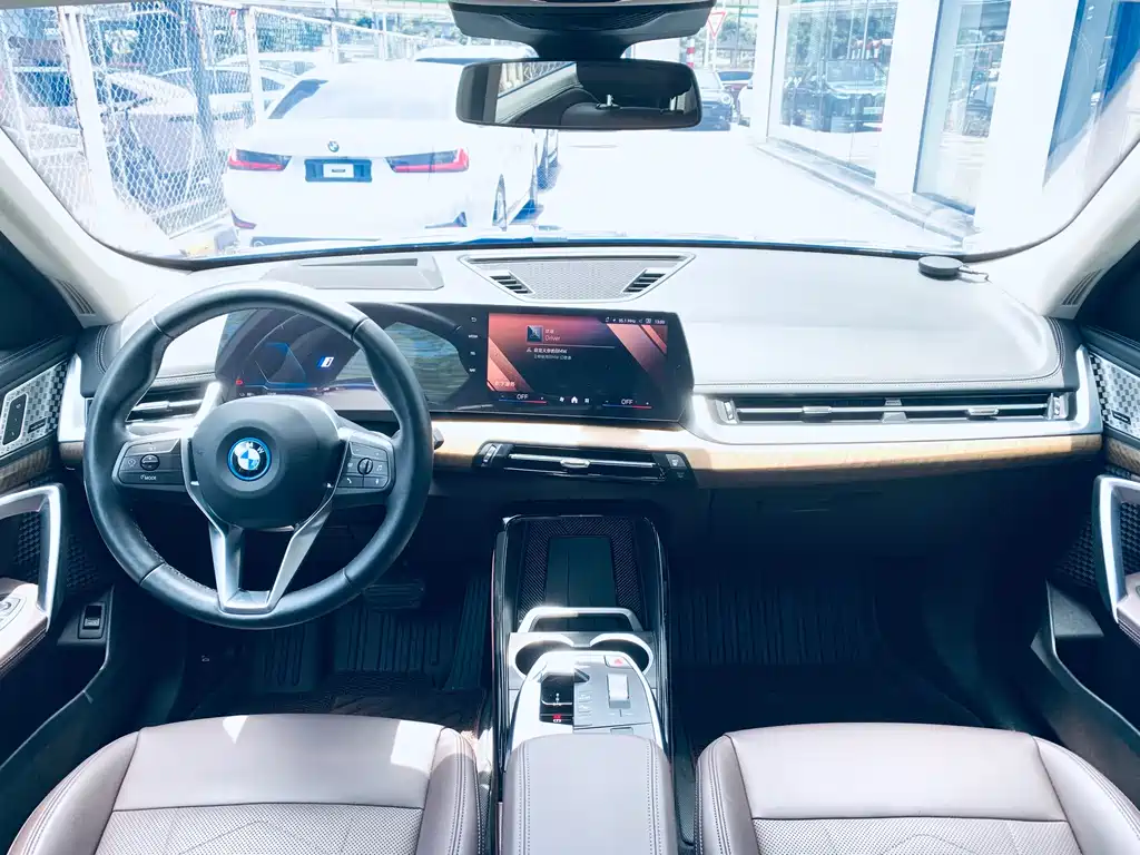 BMW iX1 2023 — фото 11