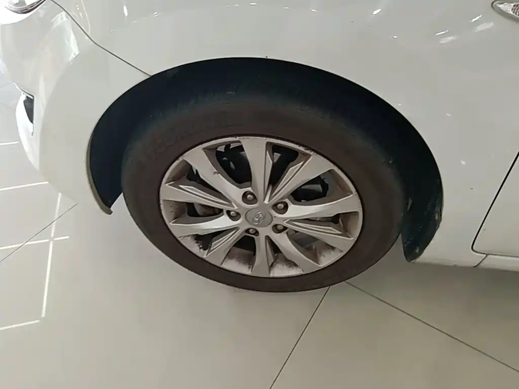 Hyundai Elantra Langdong 2017 — фото 23