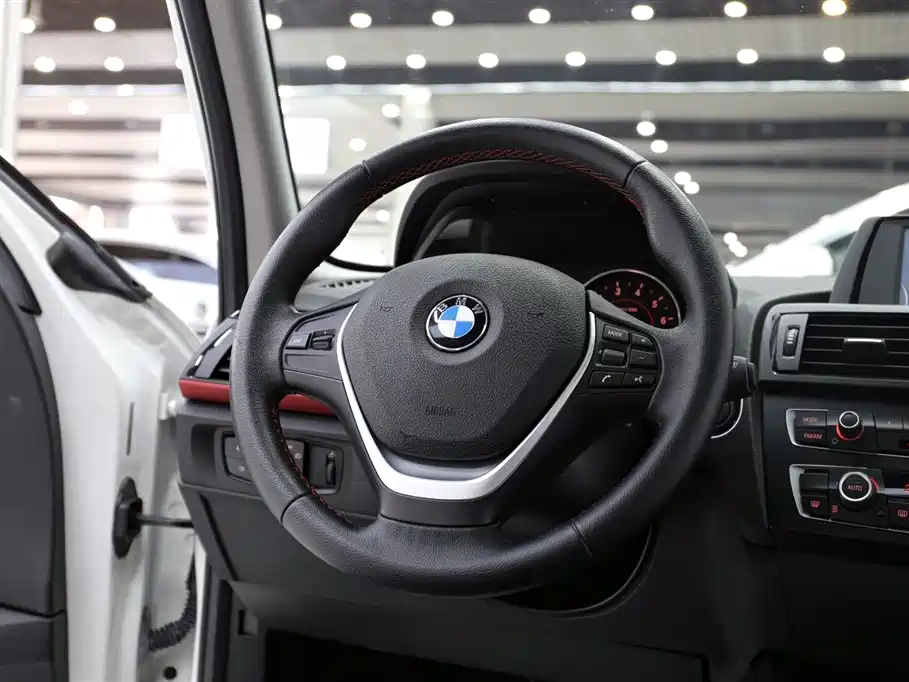BMW 1 Series 2015 — фото 11