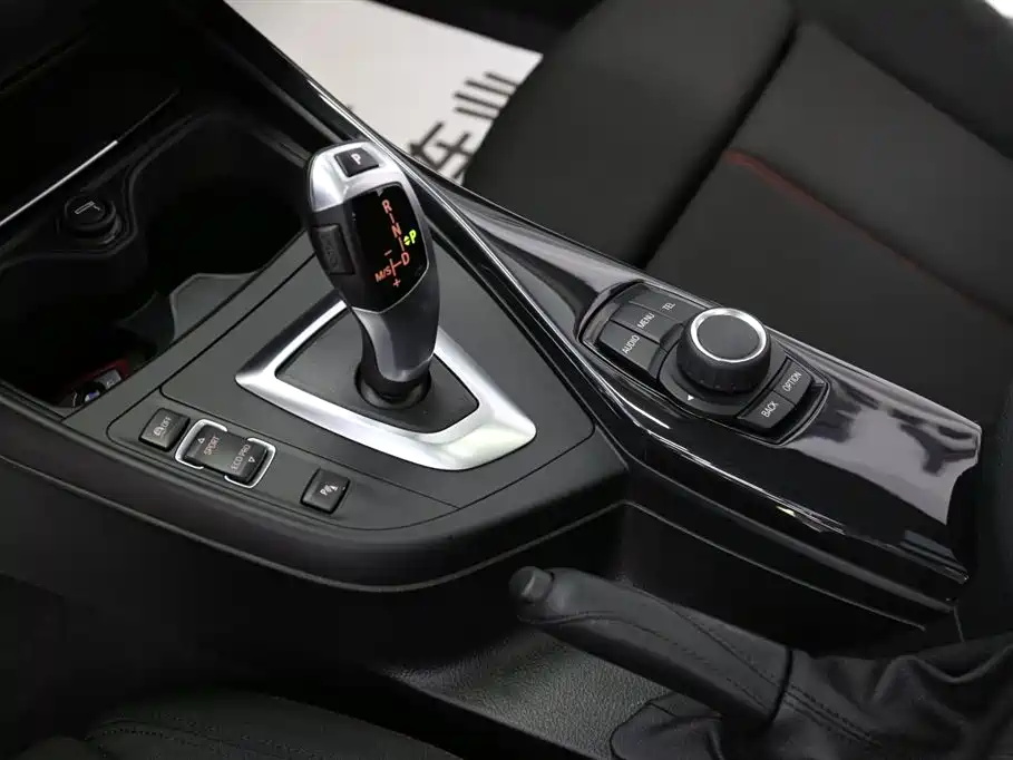 BMW 1 Series 2015 — фото 12