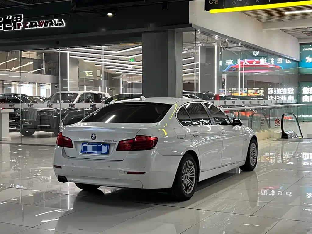 BMW 5 Series 2015 — фото 9