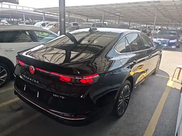 Volkswagen Magotan 2024