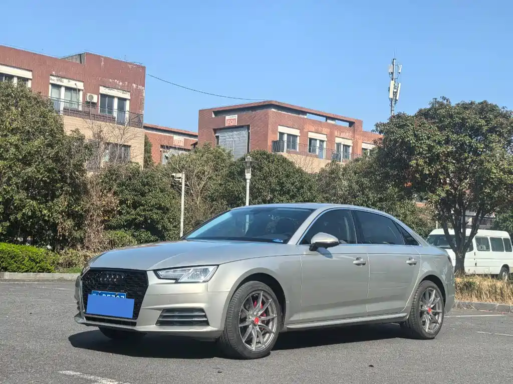 Audi A4L 2016 — фото 1