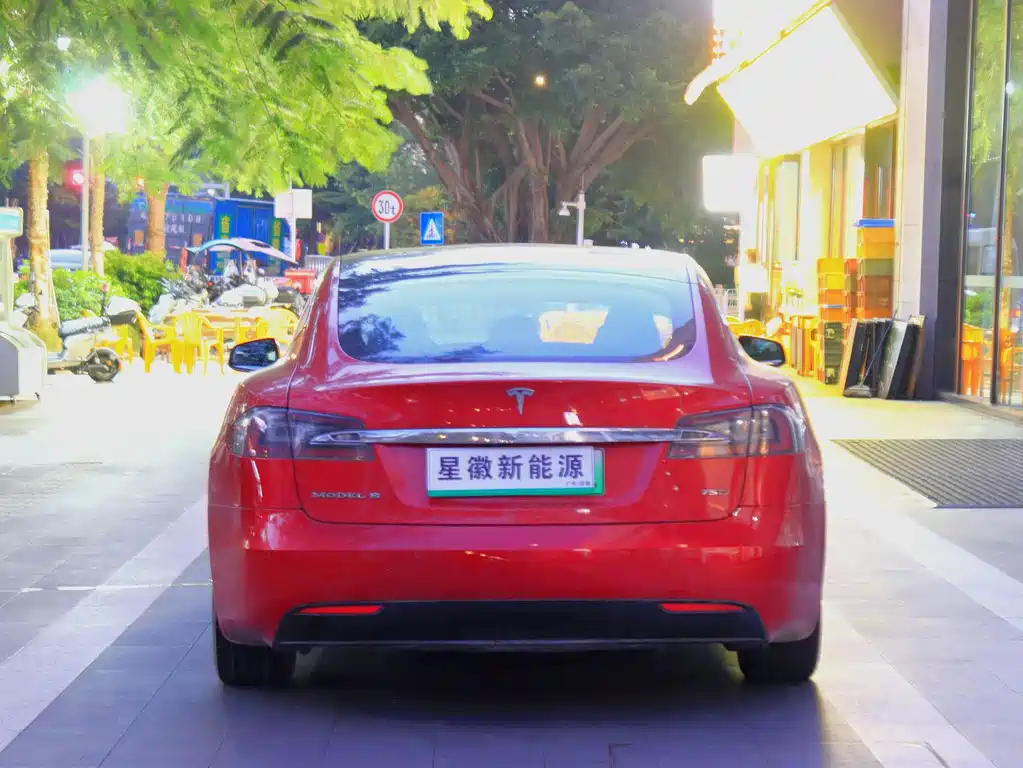 Tesla Model S 2018 — фото 17