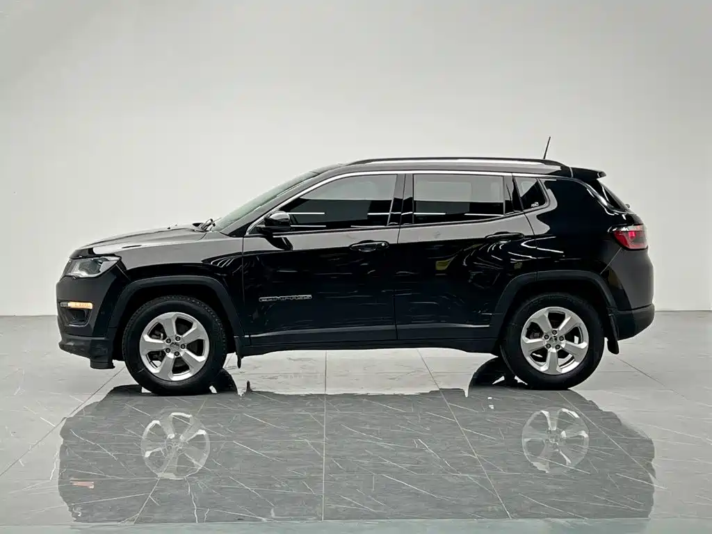 Jeep Compass 2017 — фото 3