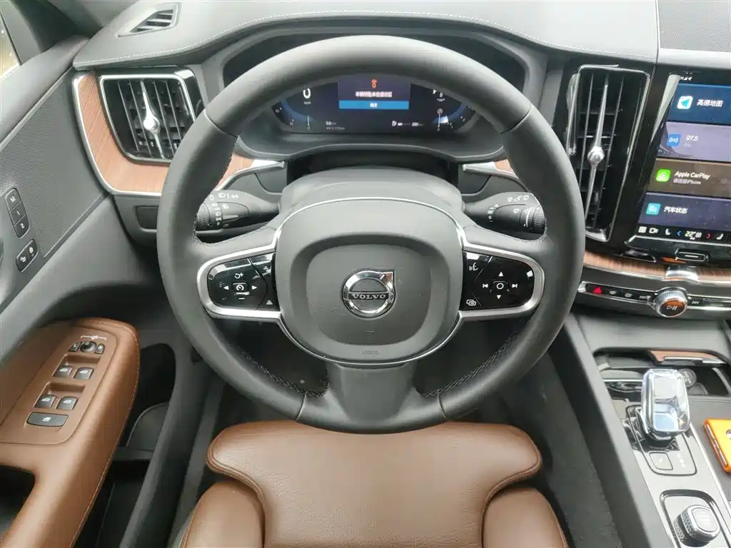 Volvo XC60 2024 — фото 17