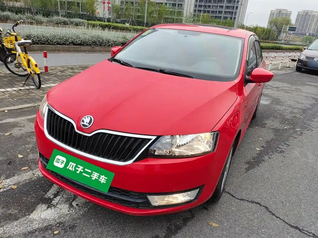 Skoda Rapid Spaceback 2015 — фото 2