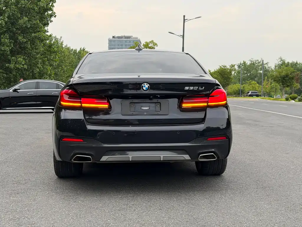 BMW 5 Series 2022 — фото 13