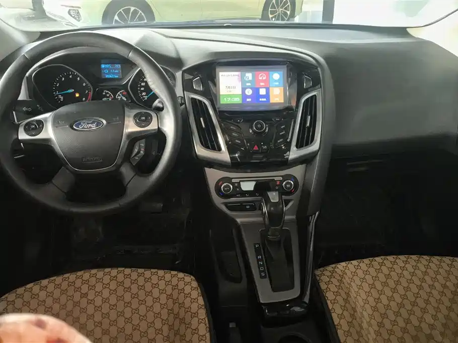 Ford Focus 2013 — фото 12