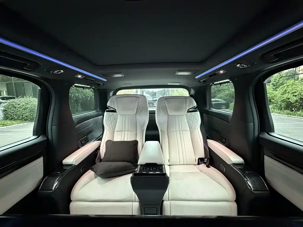 Lexus LM 2021 — фото 11