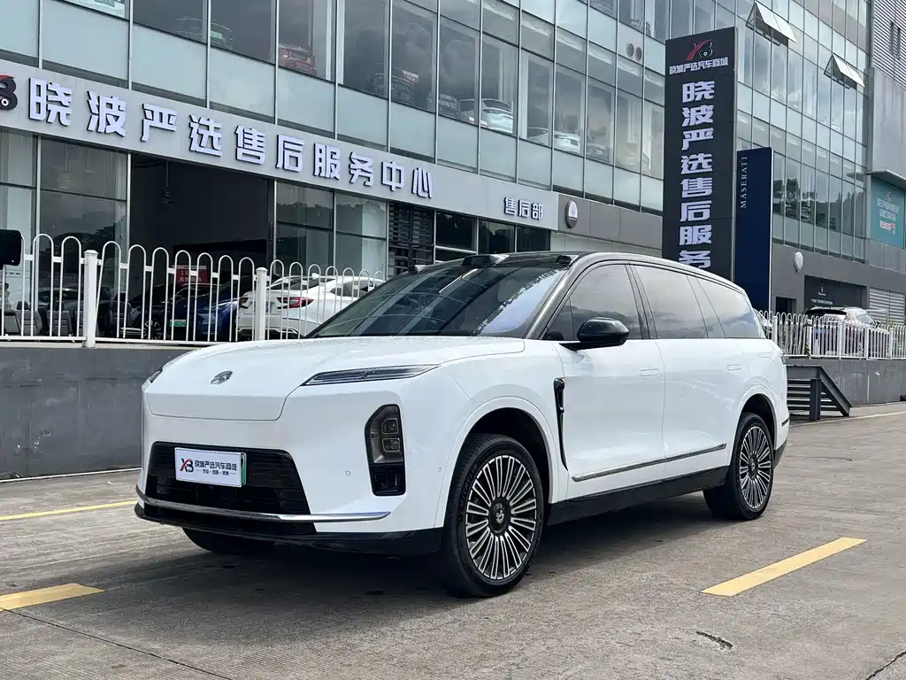 NIO ES8 2025