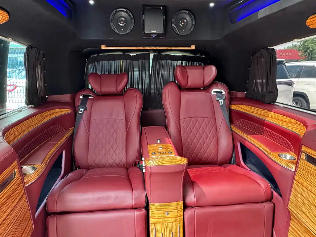 Mercedes-Benz V-Class 2019 — фото 12