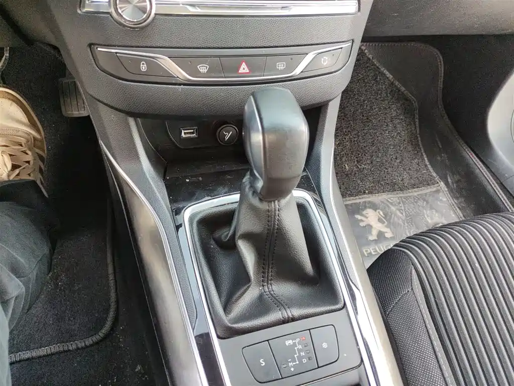 Peugeot 408 2015 — фото 14