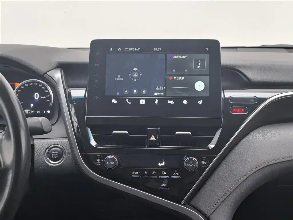 Toyota Camry 2023 — фото 12