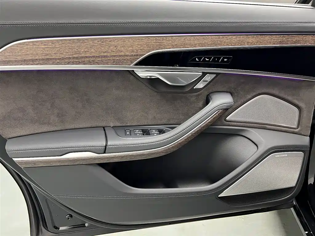 Audi A8 2021 — фото 14