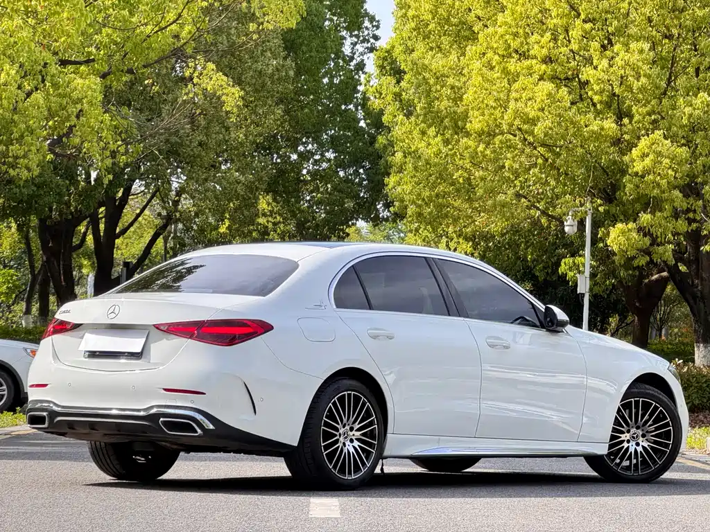 Mercedes-Benz C-Class 2024 — фото 3