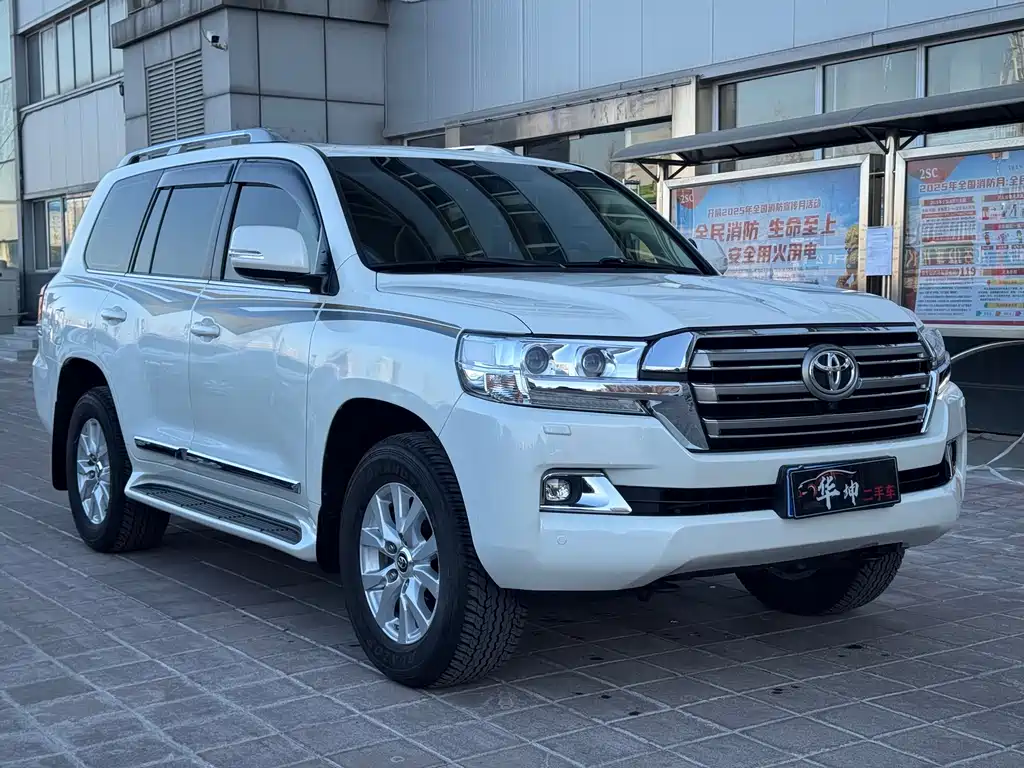 Toyota Land Cruiser 2016 — фото 11